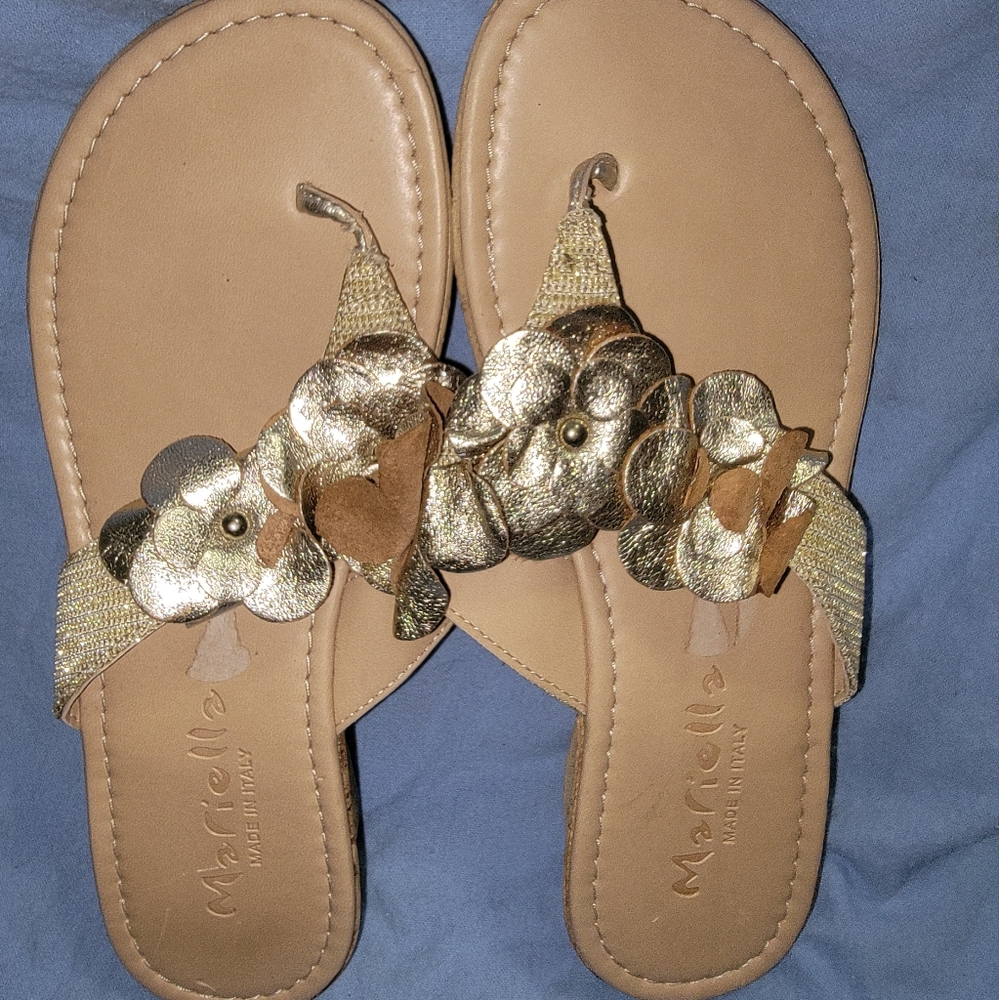GUC, beautiful floral, thong sandals